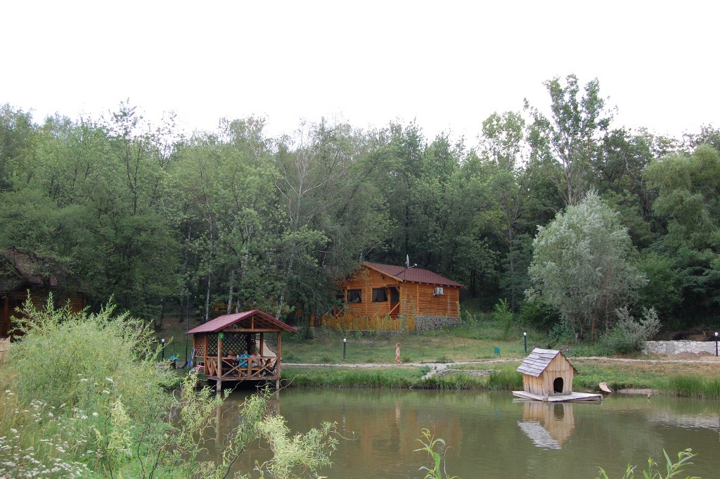MD, Муниципалитет Chisinau, Satul Colonita, Poiana Bradului - Lacul, Casute din Lemn pe marginea lacului