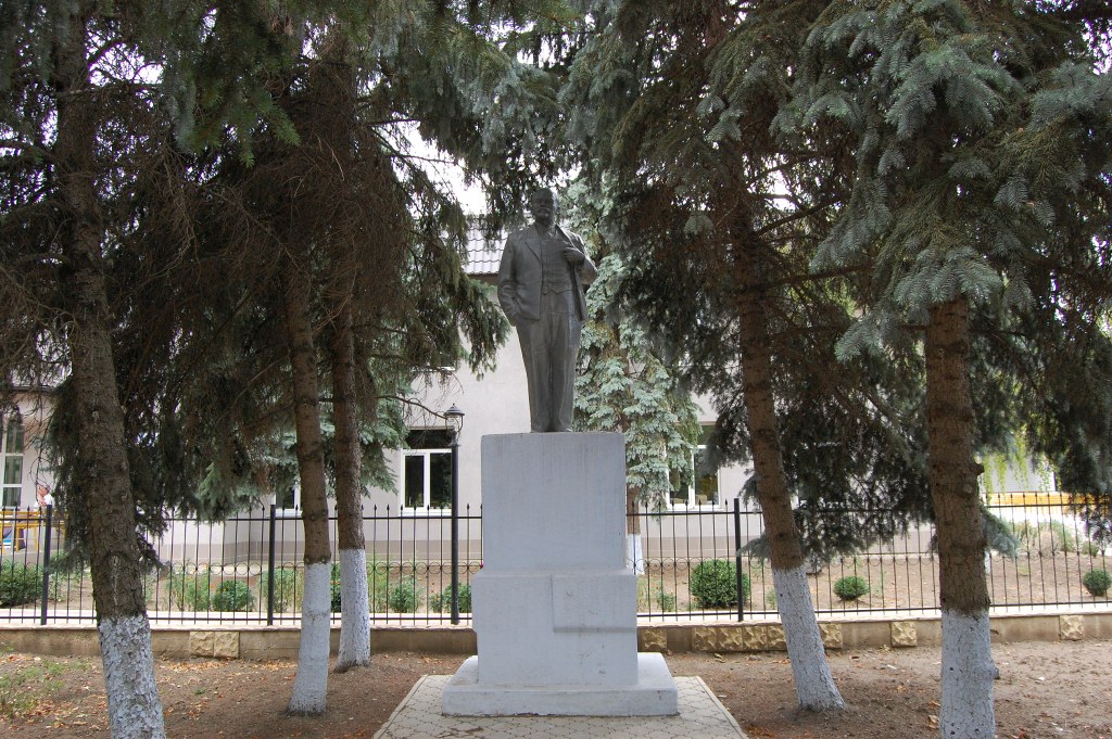 MD, Orasul Basarabeasca, Monument lui Lenin la Basarabeasca