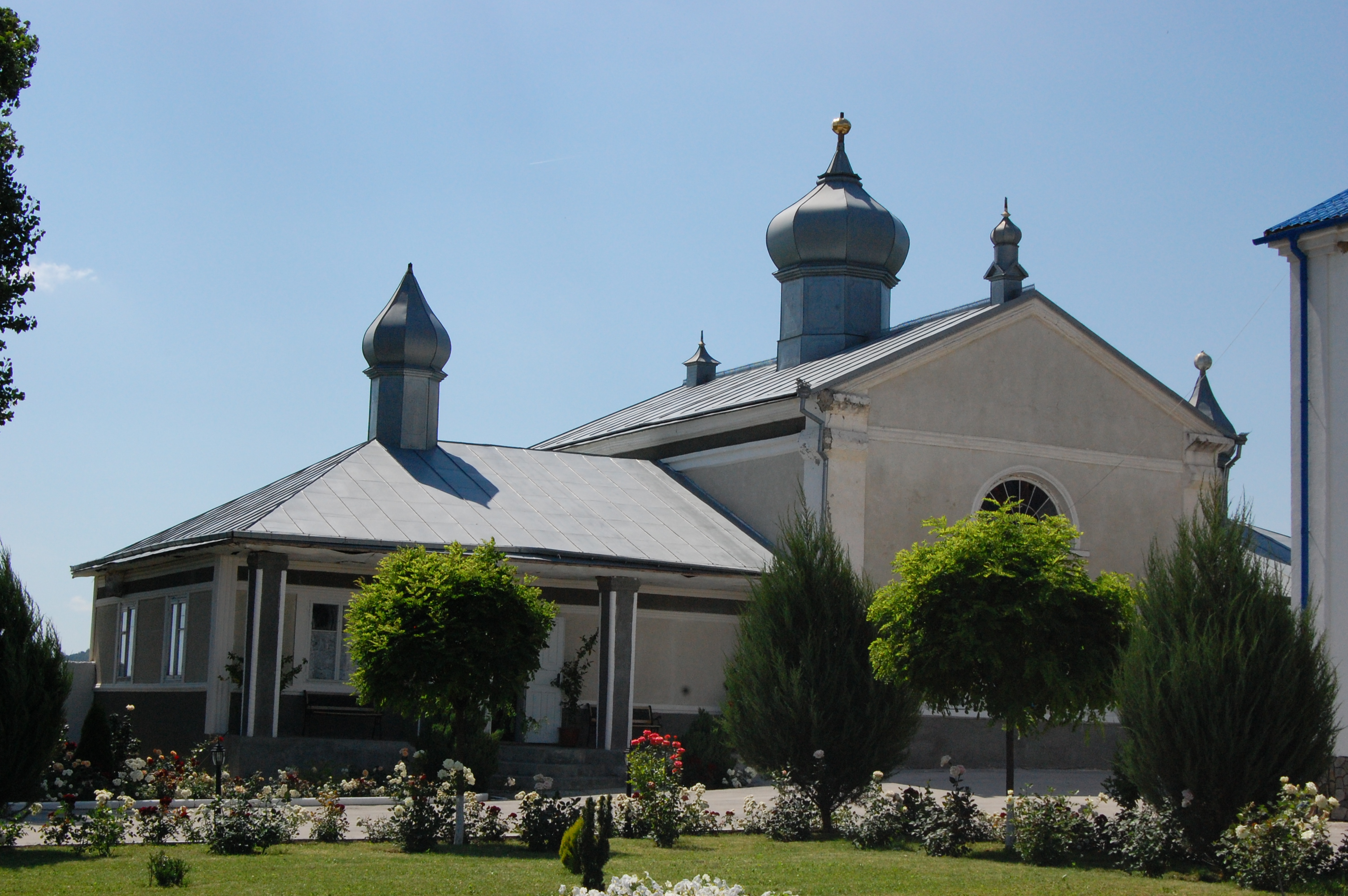 MD, Raionul Călăraşi, Satul Frumoasa, In curtea manastirii Frumoasa, Biserica mai veche