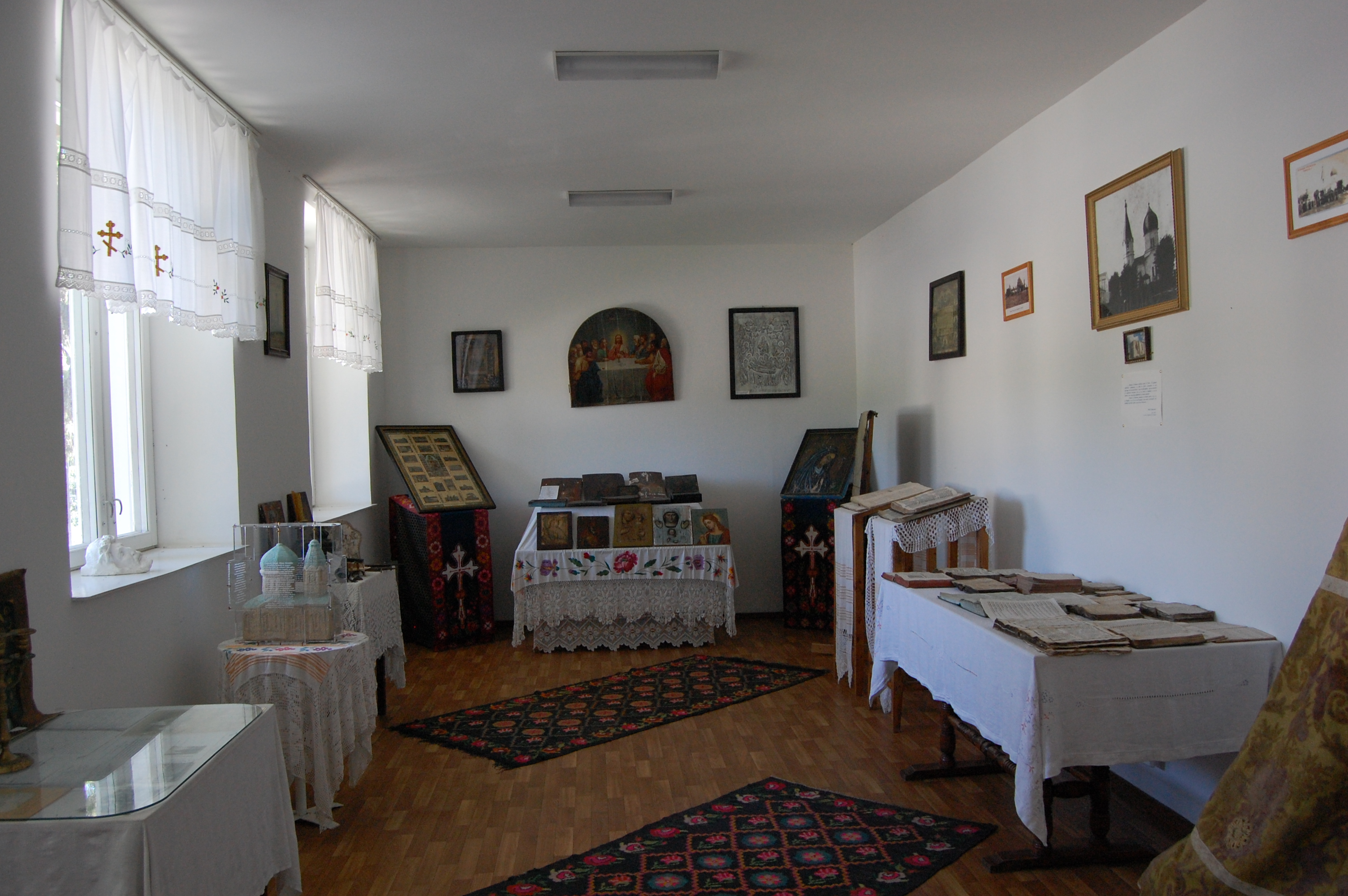 MD, District Calarasi, Satul Frumoasa, Muzeul de la Manastirea Frumoasa - Carti