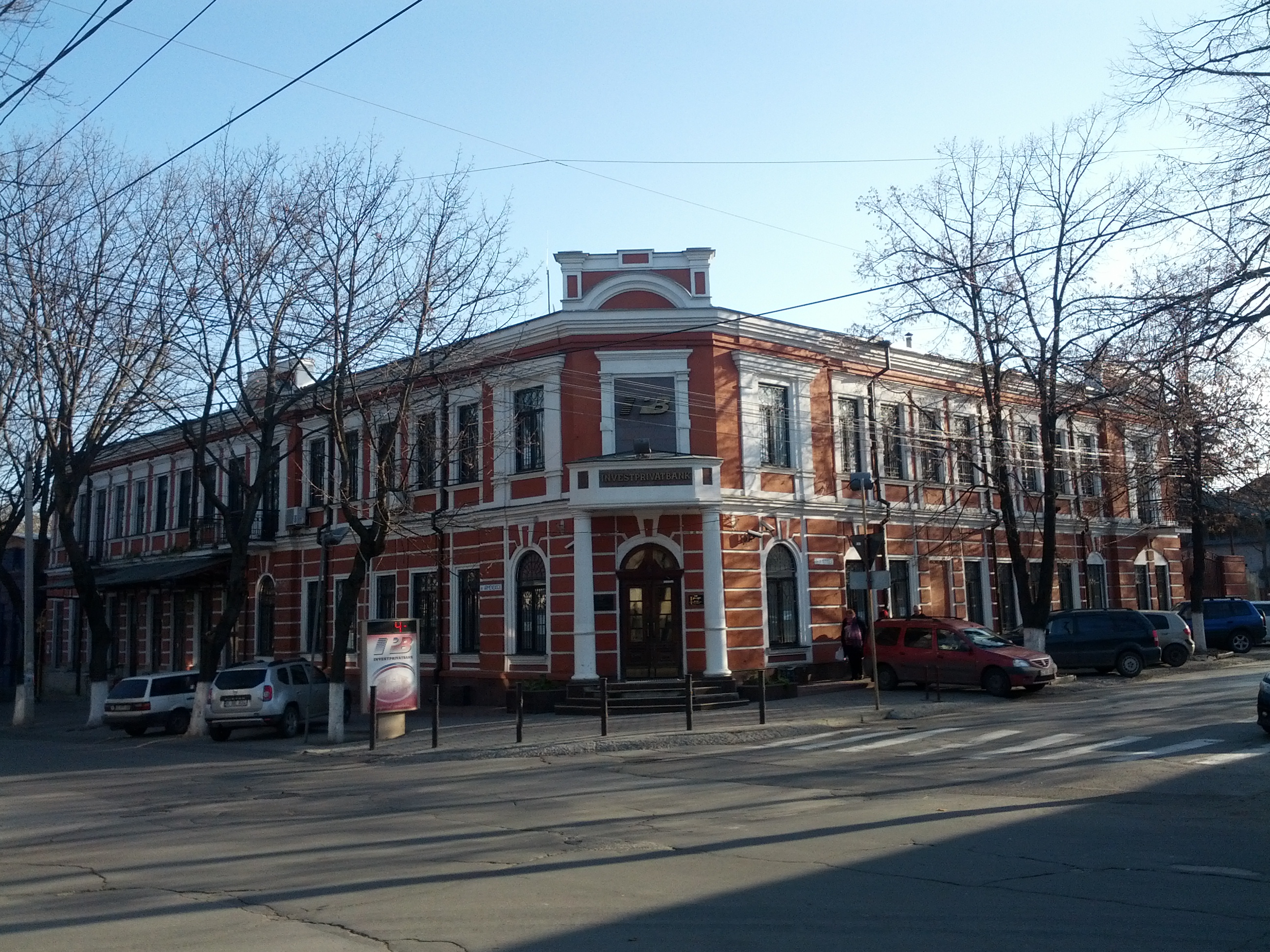 MD, Orasul Chisinau, Intersectia strazilor Armeneasca si Sciusev, Oficiul InvestPrivatBank