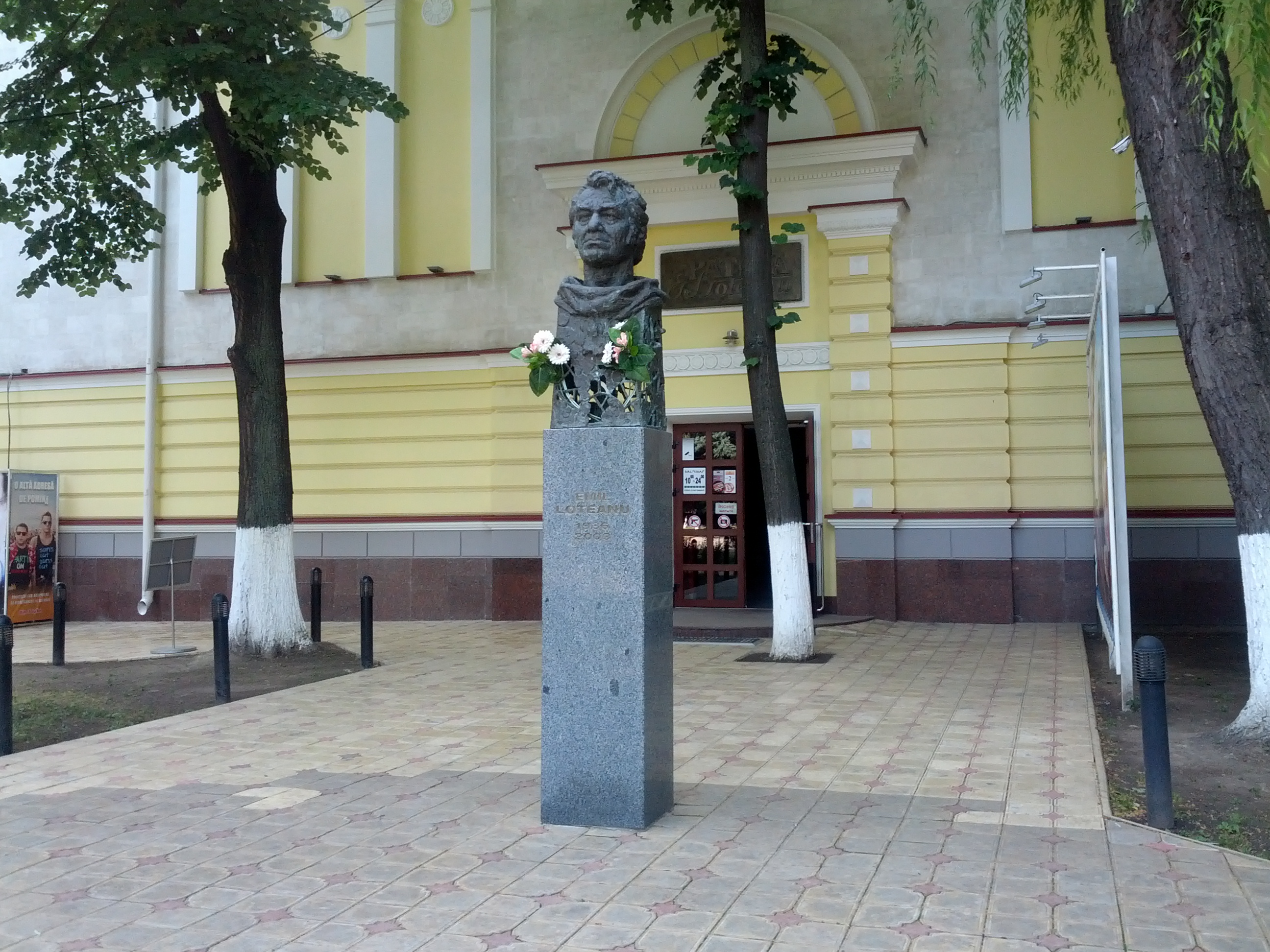 MD, Orasul Chisinau, Monument lui Emil Loteanu