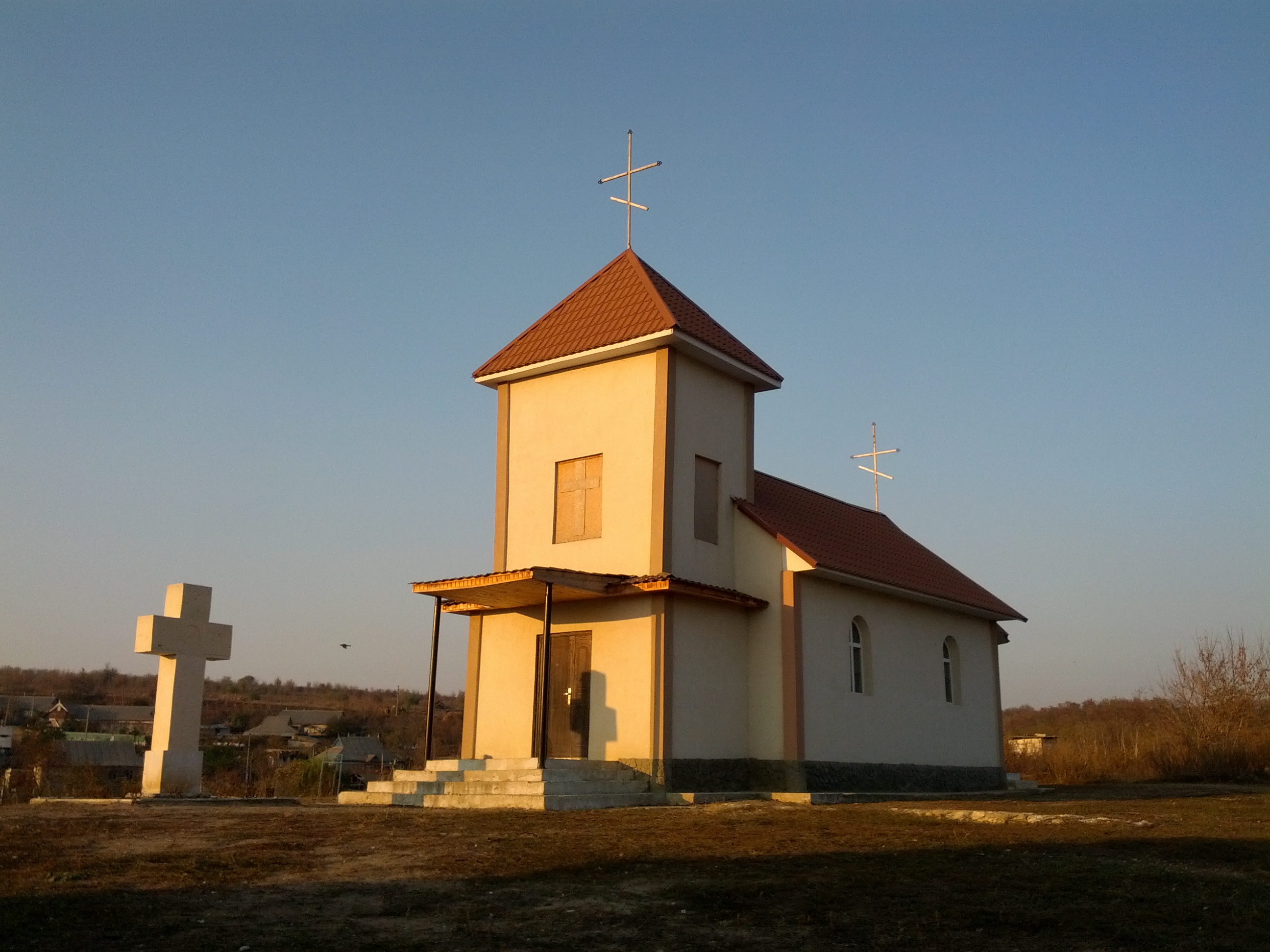 MD, District Cahul, Satul Baurci-Moldoveni, Biserica, Crucea in memoria lui Doina si Ion Aldea-Teodorovici