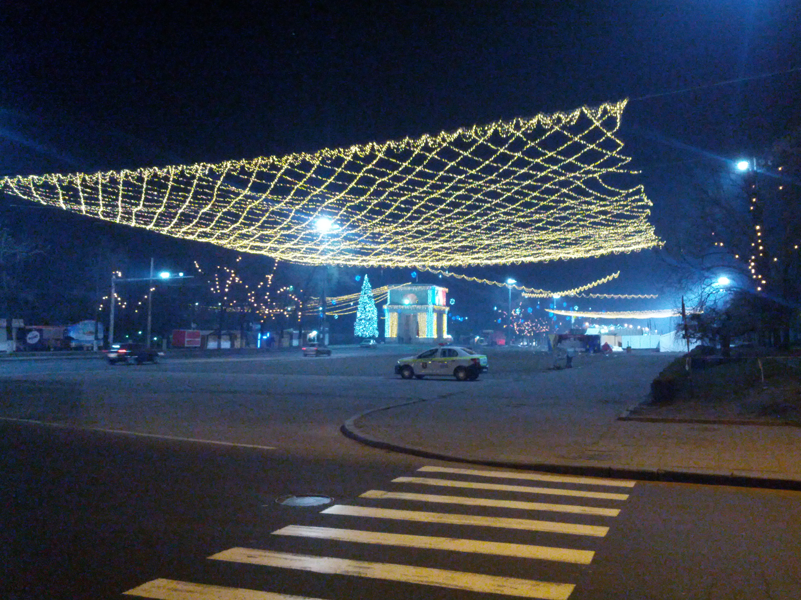 MD, Orasul Chisinau, Piata Marii Adunari Nationale Noaptea in perioada sarbatorilor de Craciun