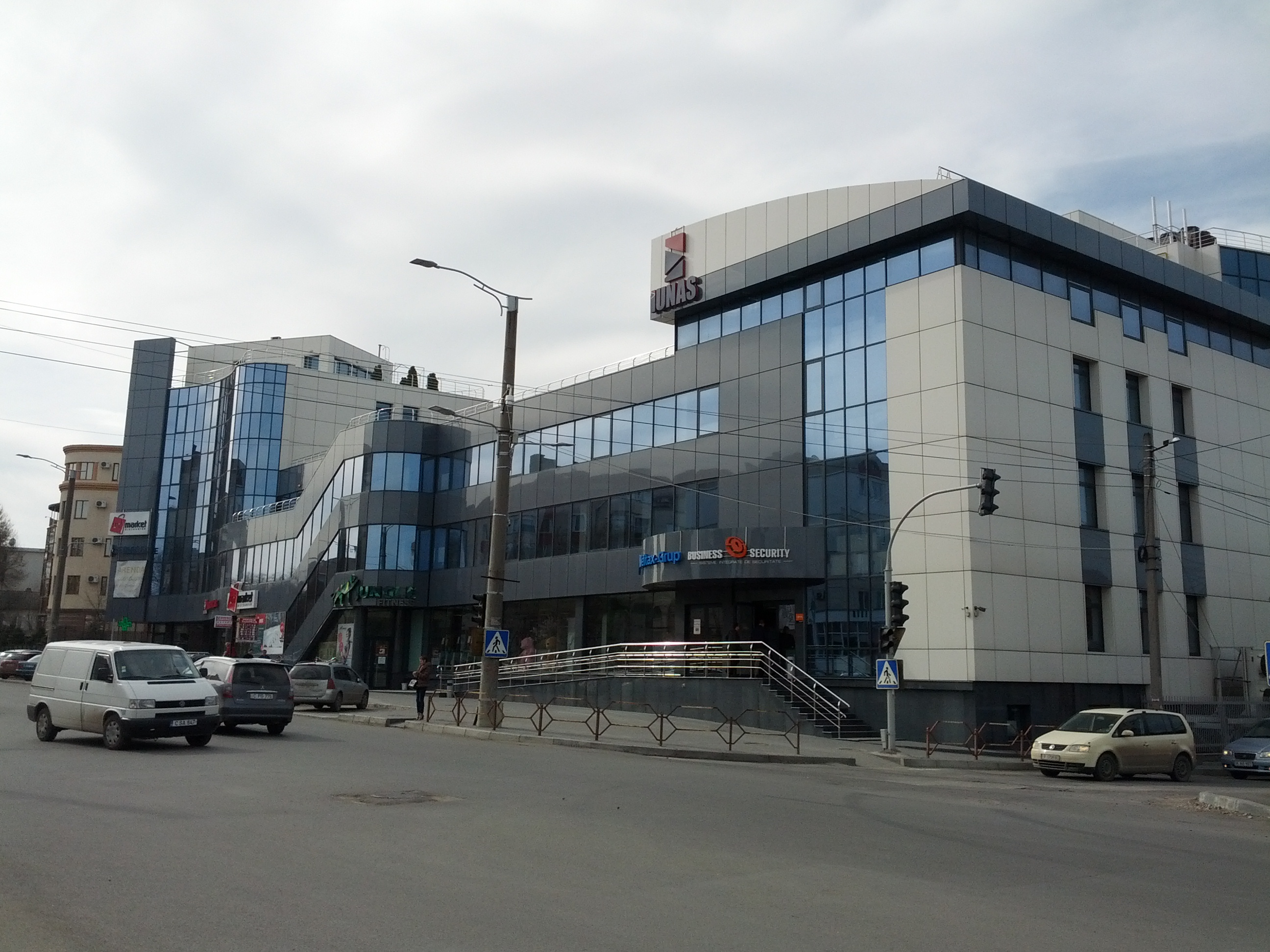 MD, Orasul Chisinau, Iunas Business Center, Unimarket pe strada Vasile Alexandri