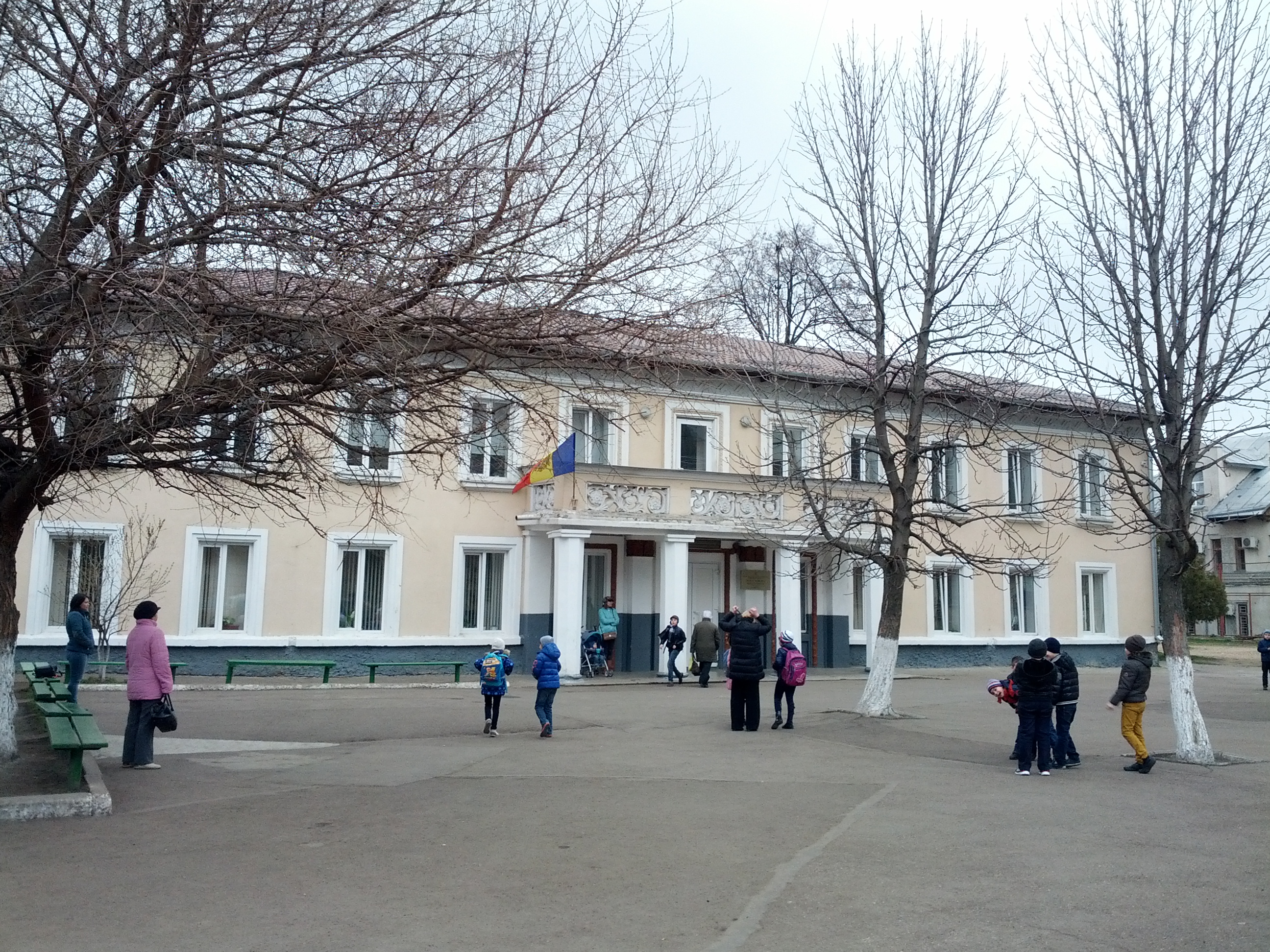 MD, Orasul Chisinau, Liceul Mircea Eliade clasele 1-4