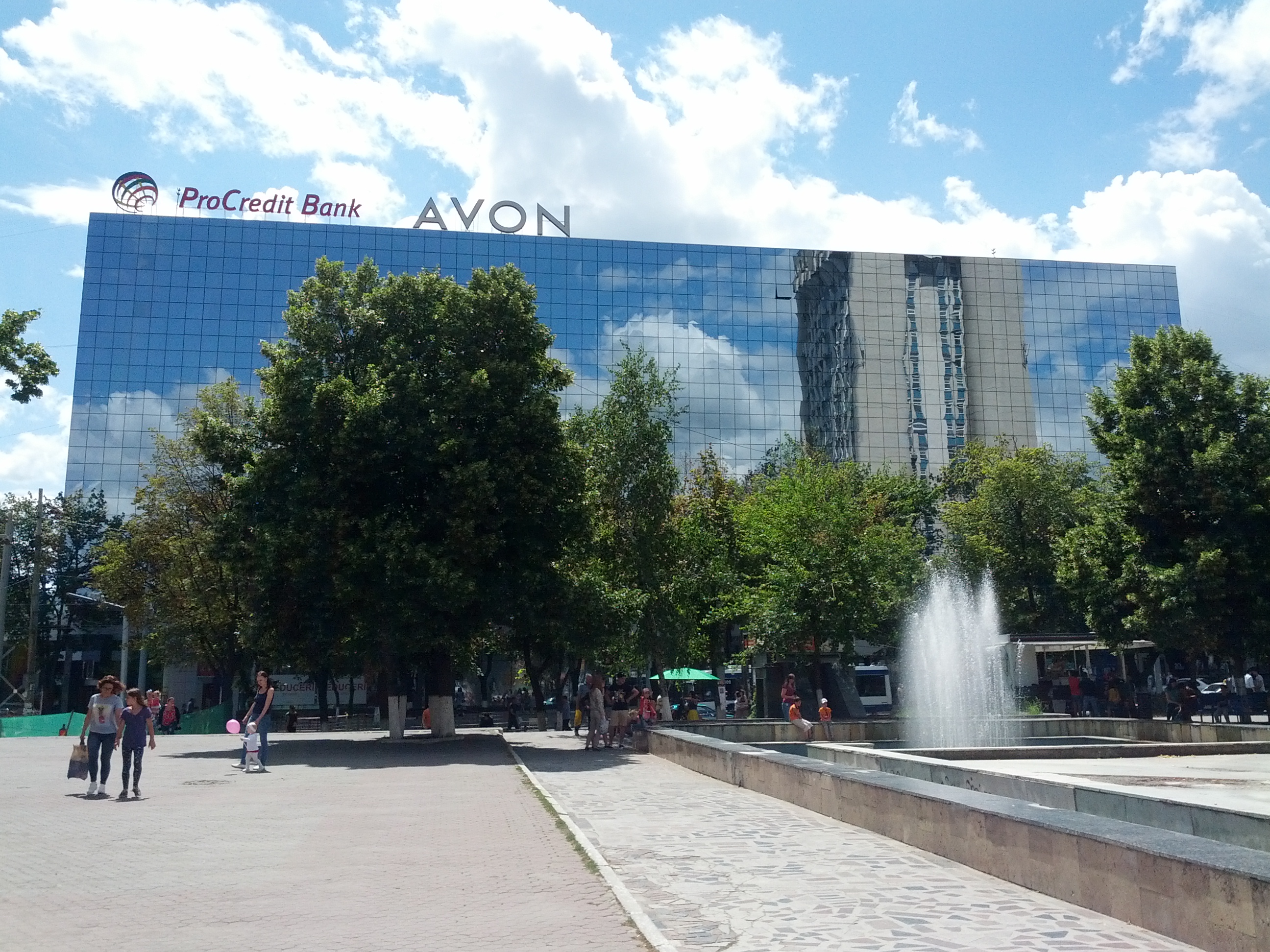 MD, Orasul Chisinau, Cladirea IPTEH, Procredit Bank, AVON, Oficii