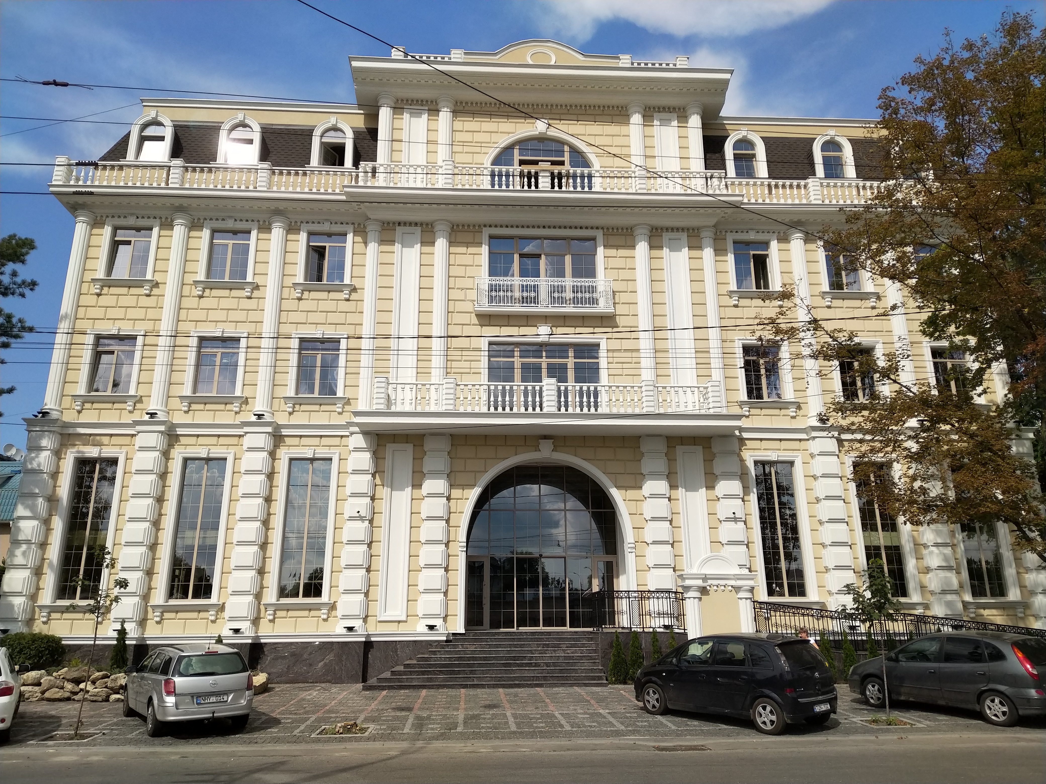 MD, Orasul Chişinău, Casa recent construita pe strada Bucuresti