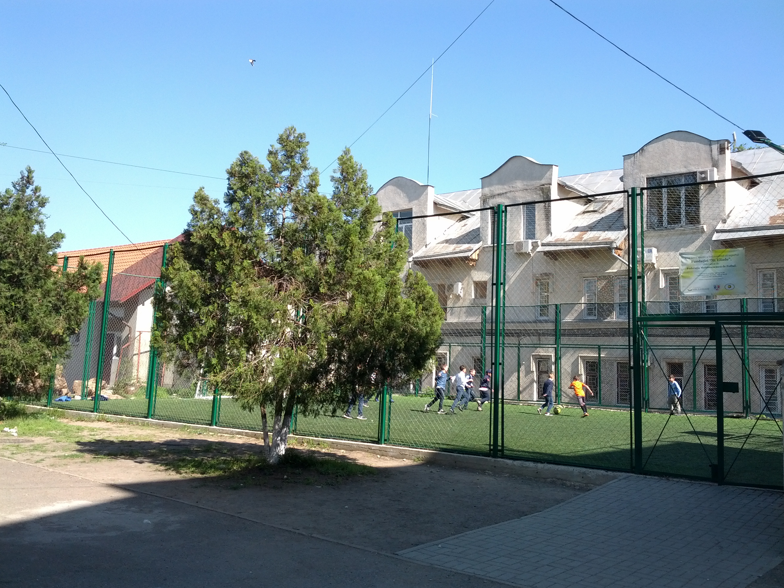MD, Orasul Chisinau, Terenul de fotbal de la Liceul Lucian Blaga