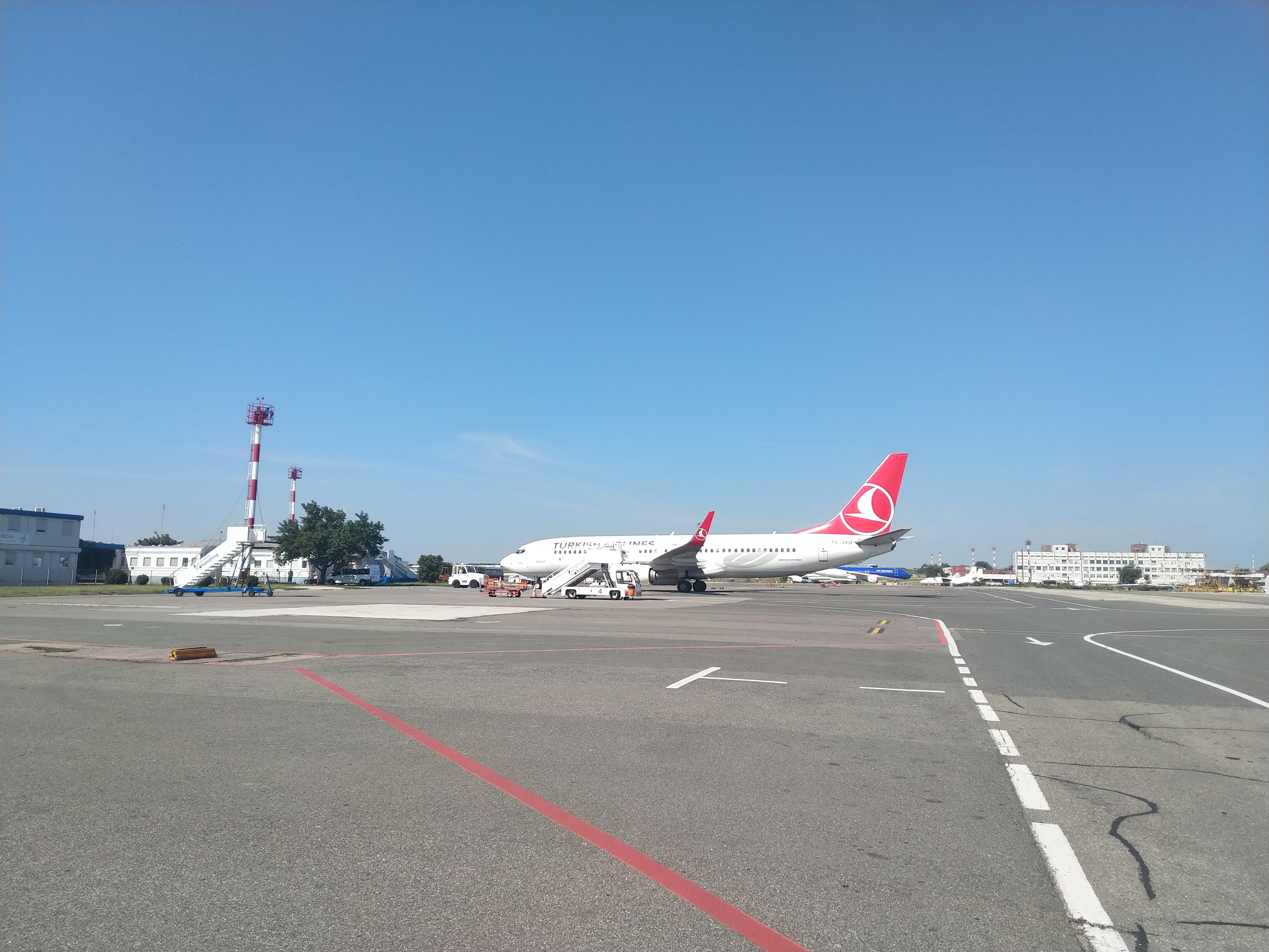 MD, Orasul Chişinău, Avion Turkish Airlines si turnul de comanda