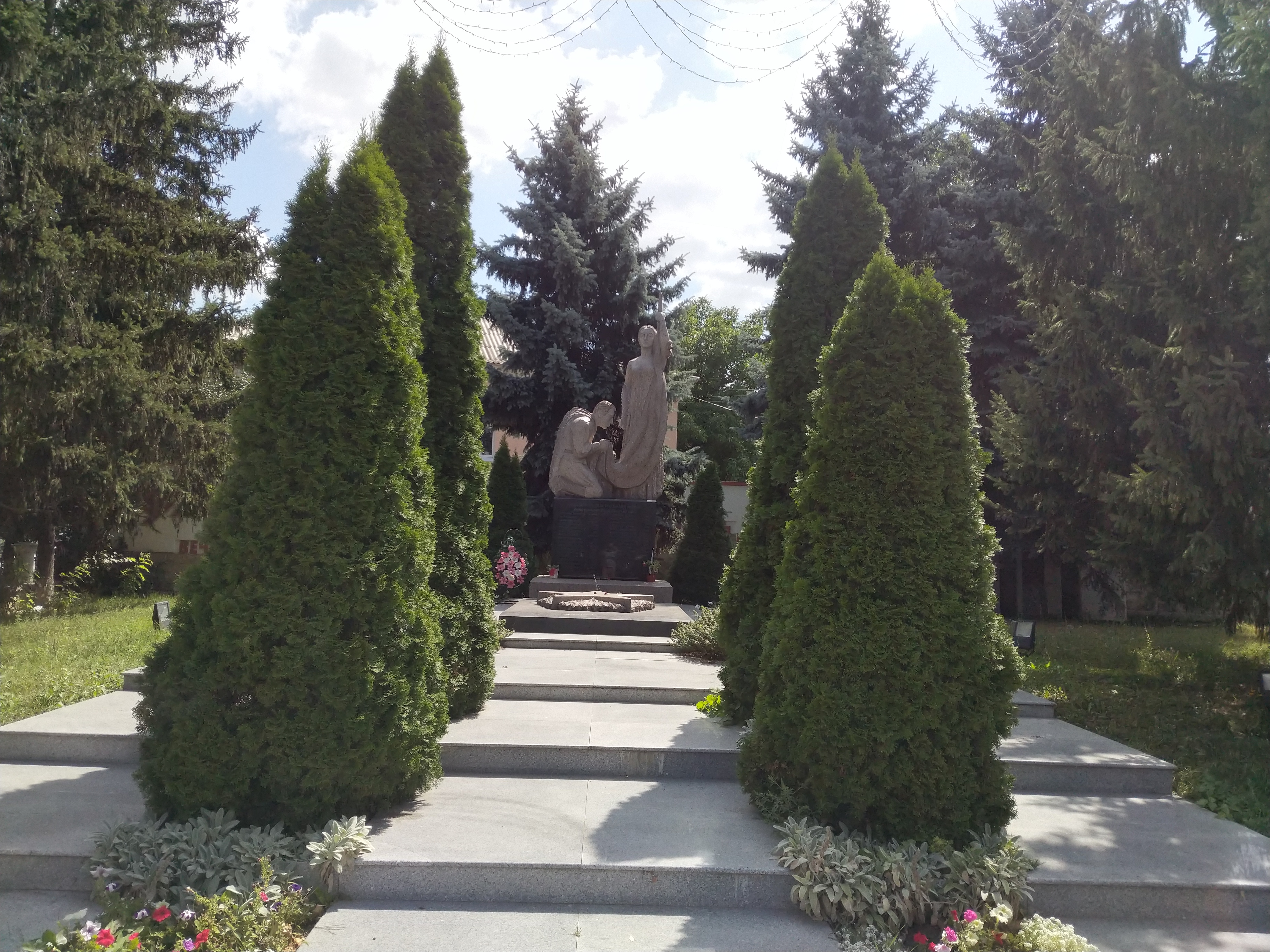 MD, Municipality Chisinau, Orasul Vadul Lui Voda, Monument eroilor
