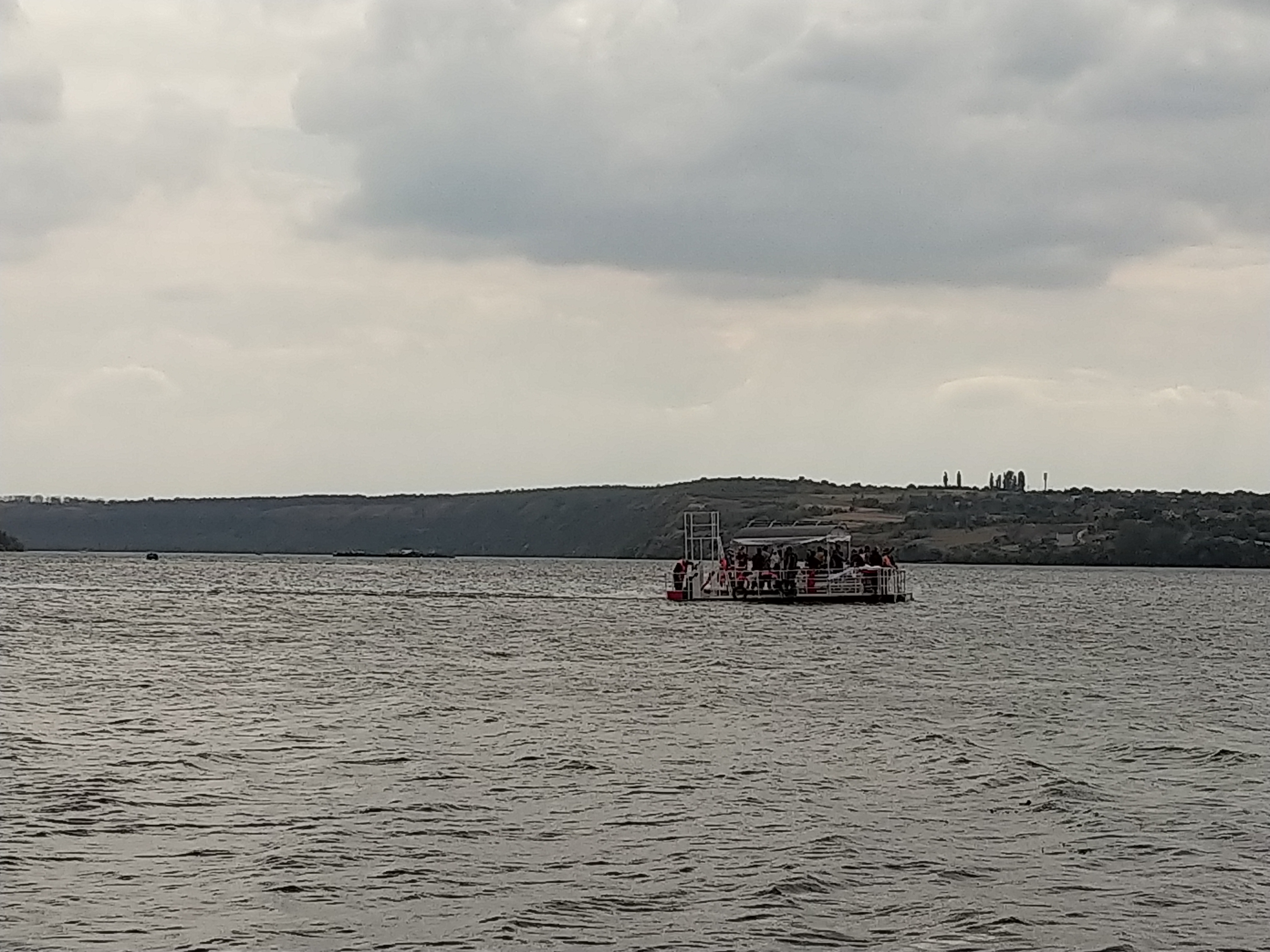MD, Raionul Dubăsari, Satul Molovata, Barcă cataraman pentru transport de oameni