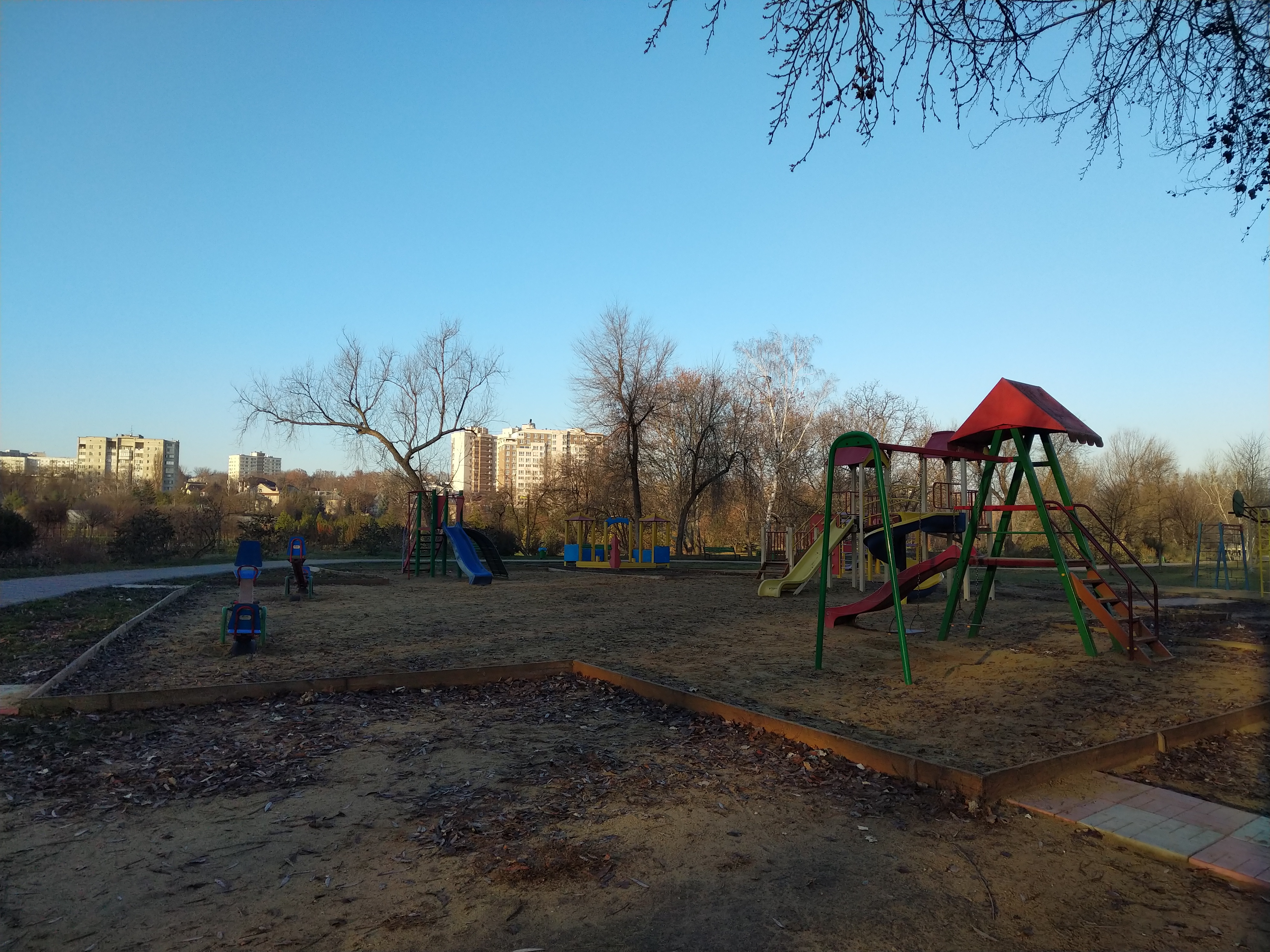 MD, Orasul Chisinau, Teren de joacă pentru copii la Dendrariu