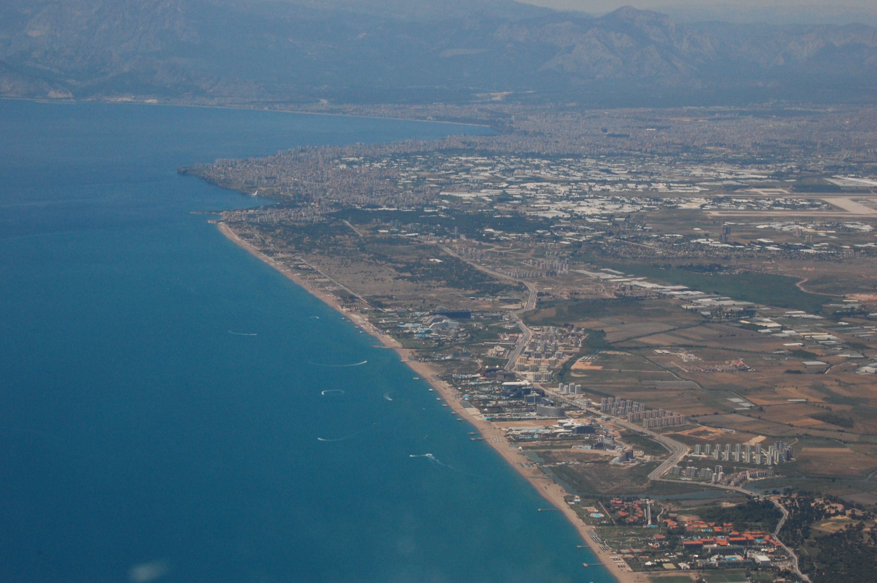 TR, Orasul Antalia vedere spre litoral din Avion
