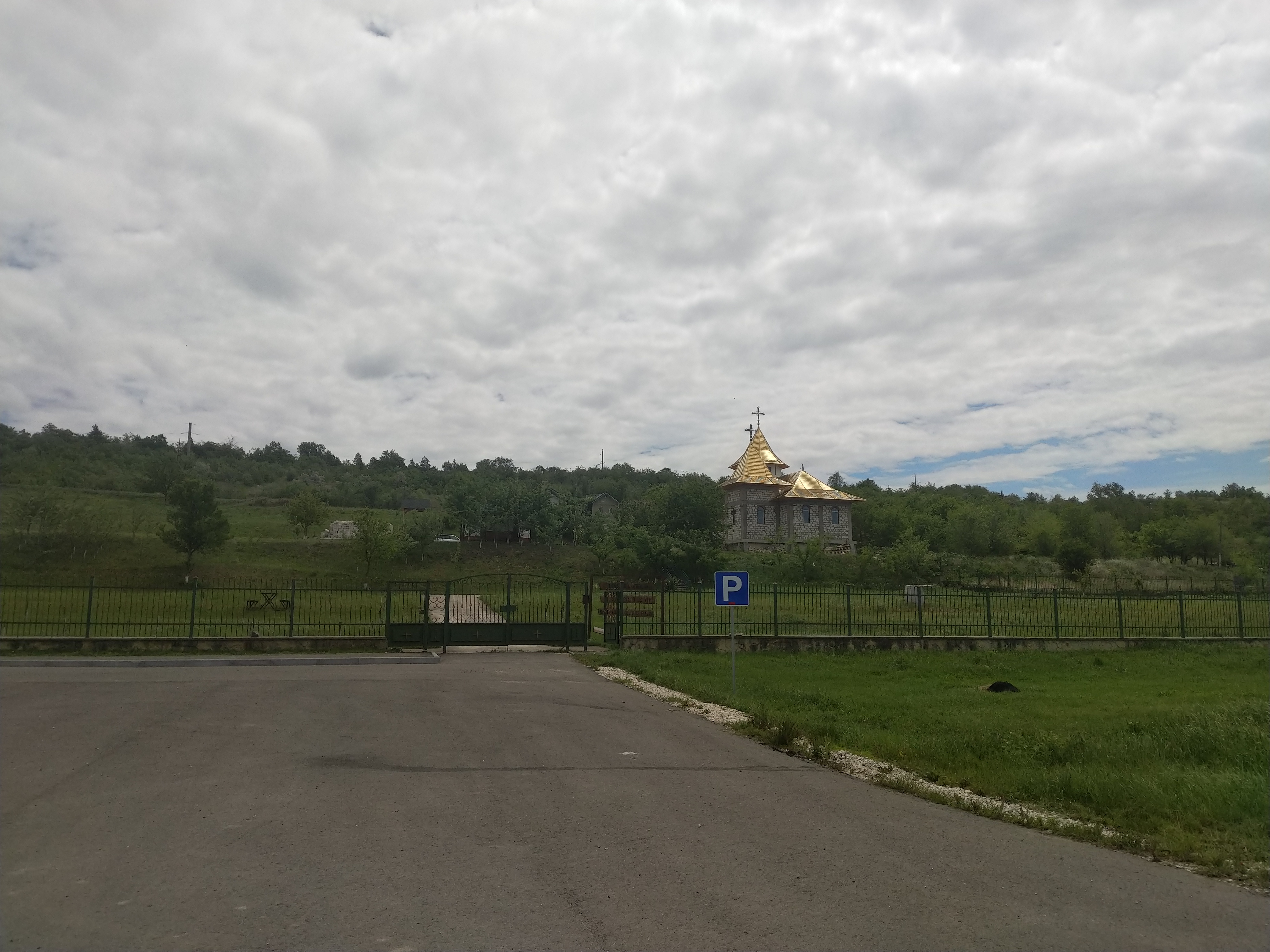 MD, Район Cantemir, Satul Stoianovca, Parcare la Cimitirul Eroilor de la Tiganca