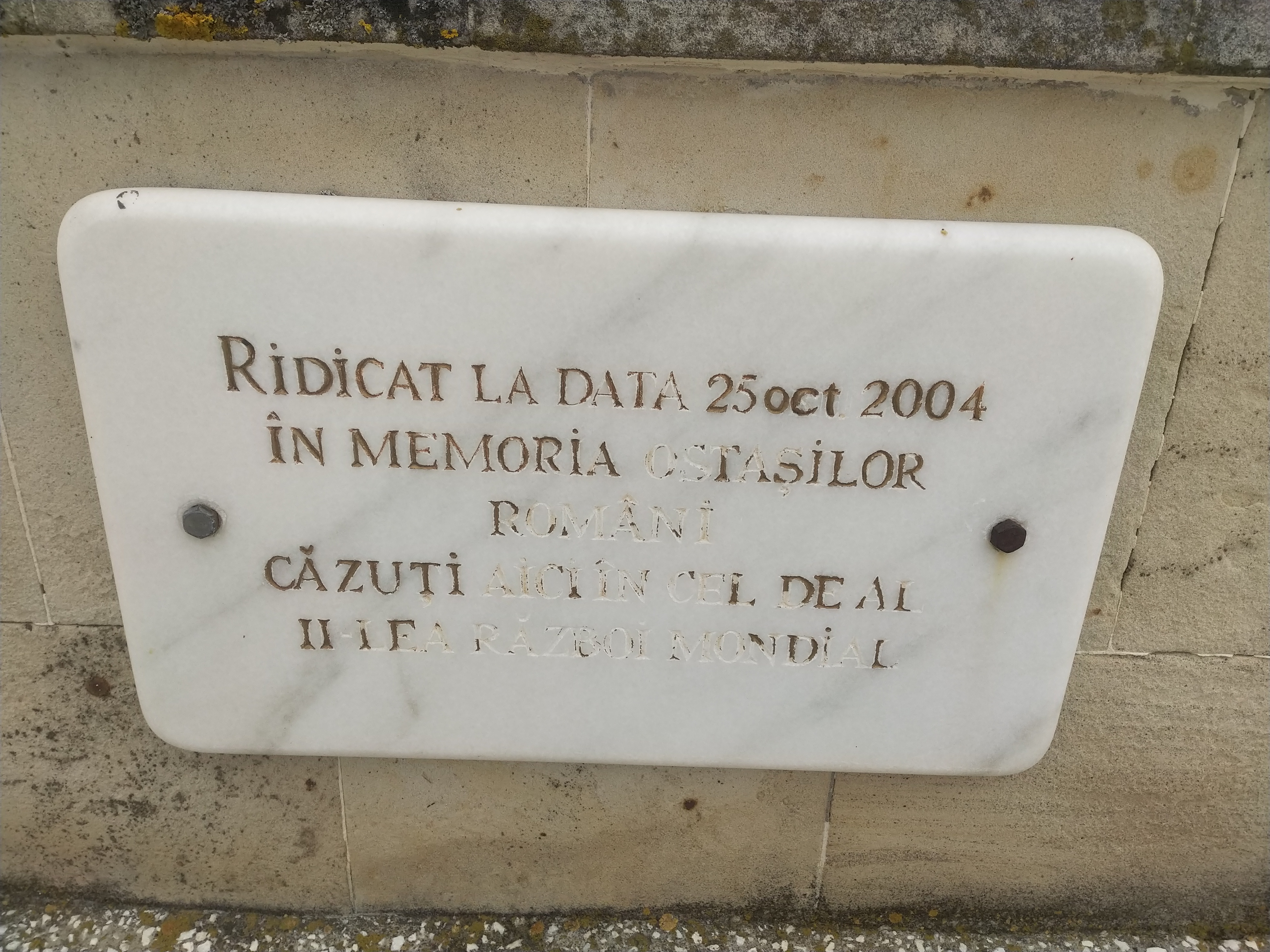 MD, District Cantemir, Satul Stoianovca, Placa in memoria Ostasilor Romani