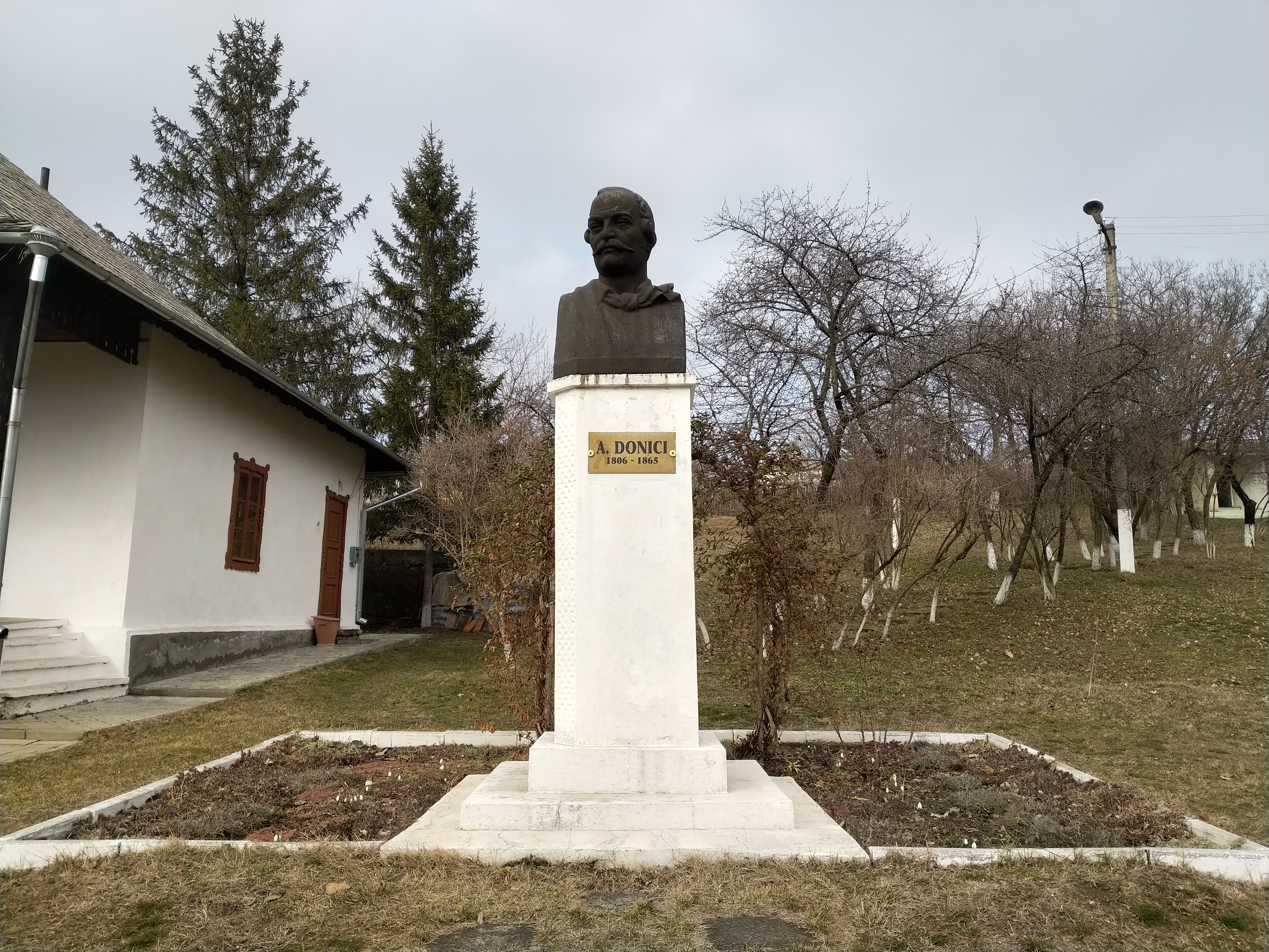 MD, District Orhei, Satul Donici, Monument lui Alexandru Donici