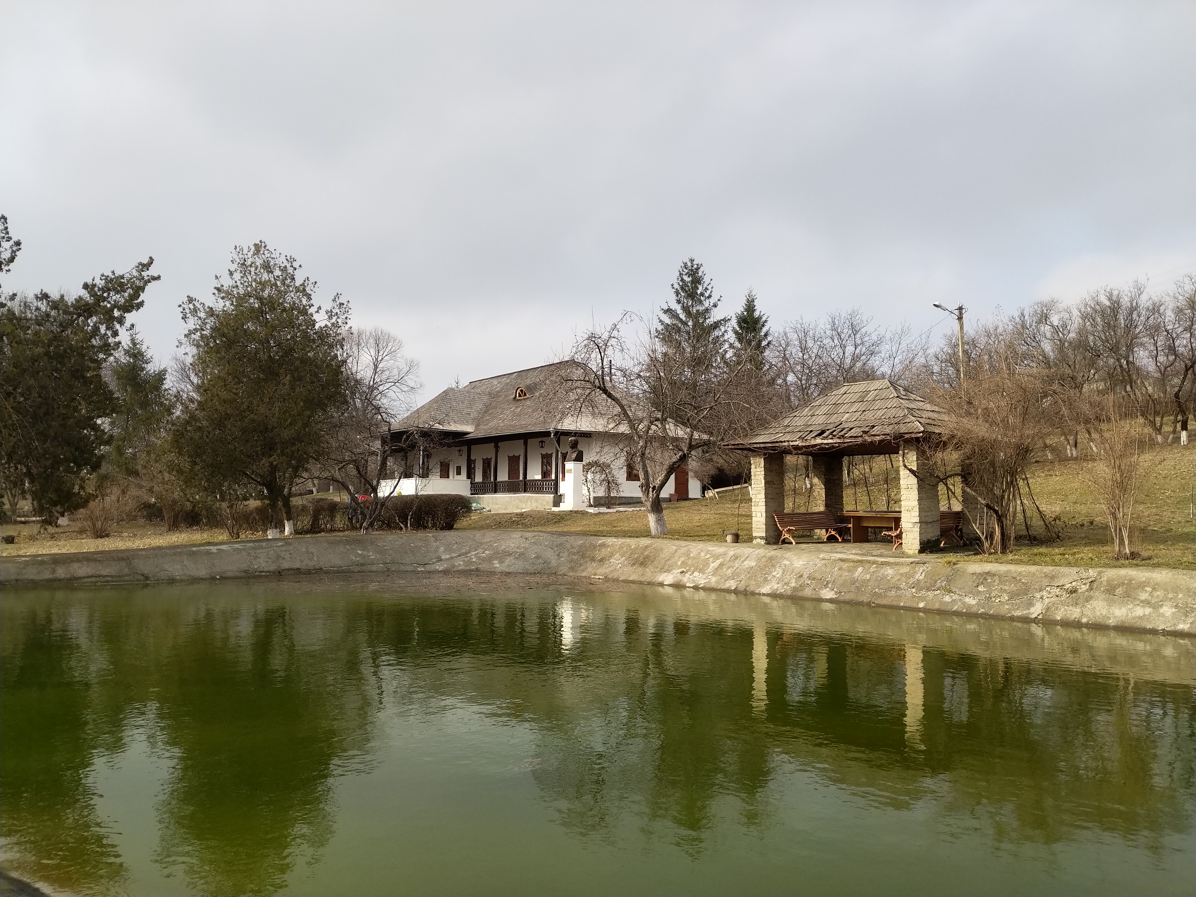 MD, Район Orhei, Satul Donici, Lac la casă muzeu Alexandru Donici