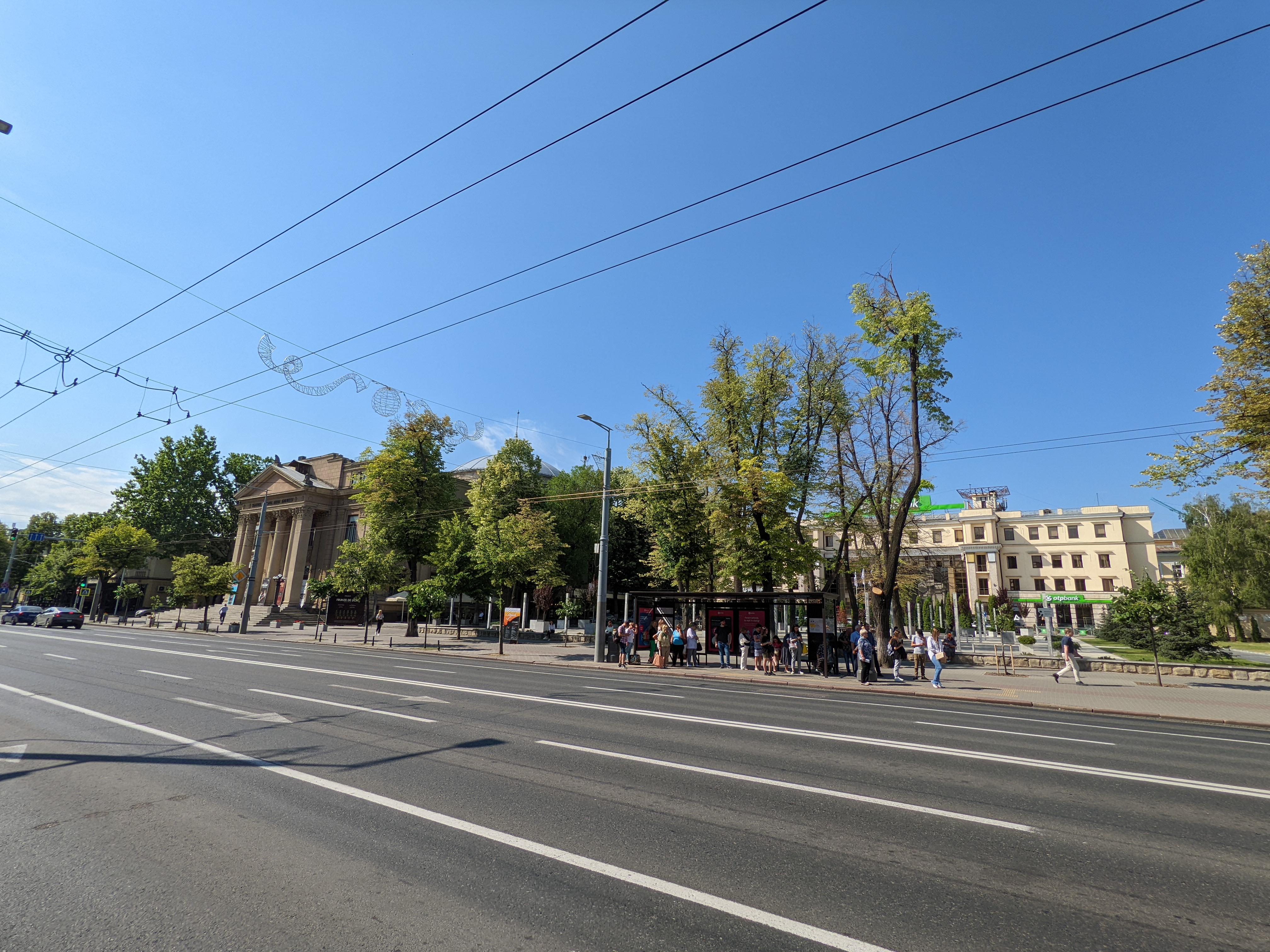 MD, Orasul Chisinau, Teatrul Mihai Eminescu și Parcul