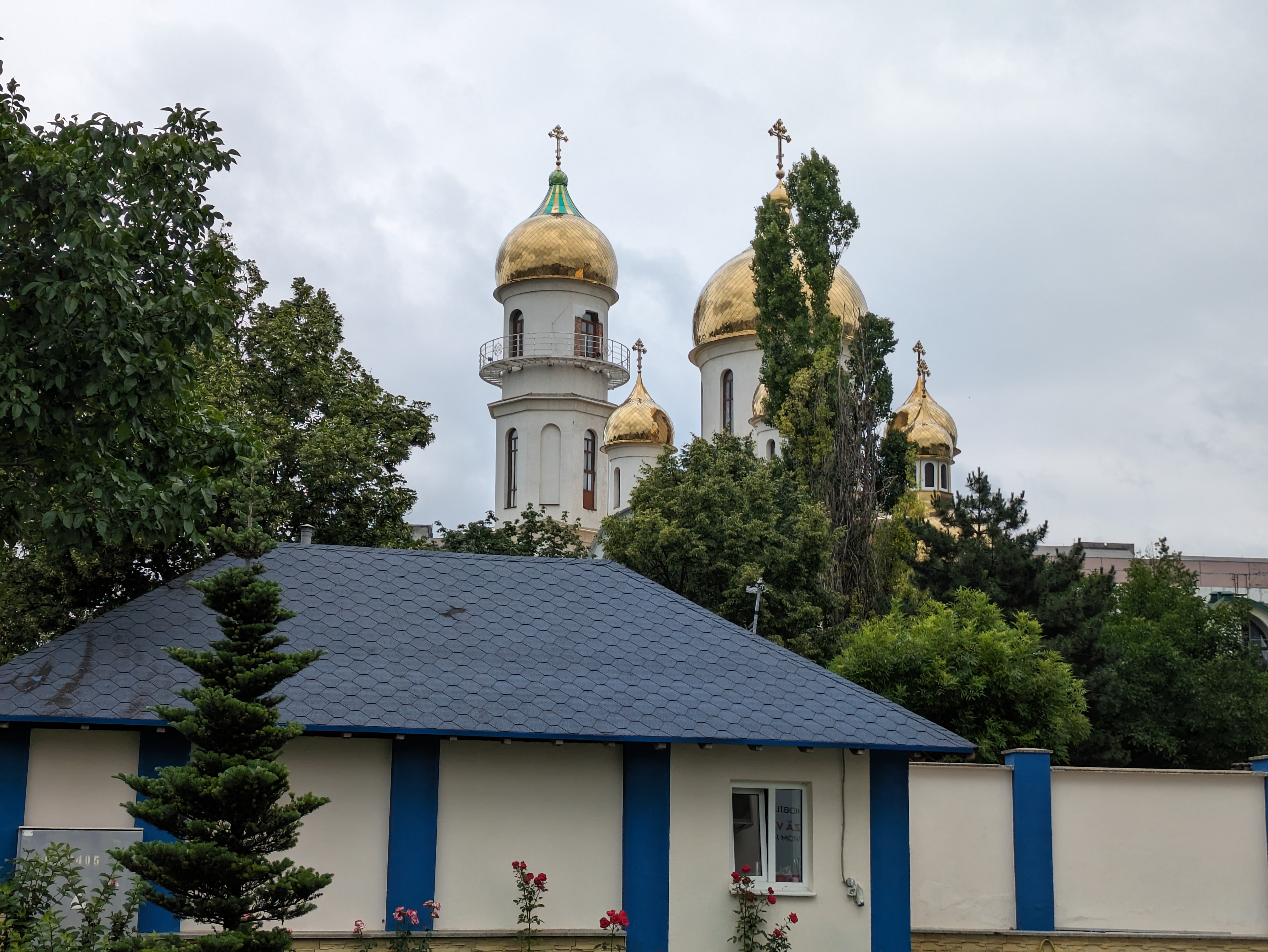 MD, Orasul Chişinău, Vedere spre Biserica Sfânta Parascheva 