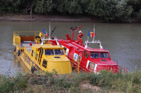 MD, District Cahul, Satul Giurgiulesti, Vapoare ancorate pe rîul Prut