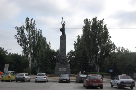 MD, Orasul Chisinau, Bulevardul Grigore Vieru, Monument Eroilor Comsomolului Leninst