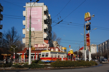 MD, Orasul Chişinău, Rîșcani, McDonalds, Teren de joacă pentru copii, McDrive, Duminici Moldcell