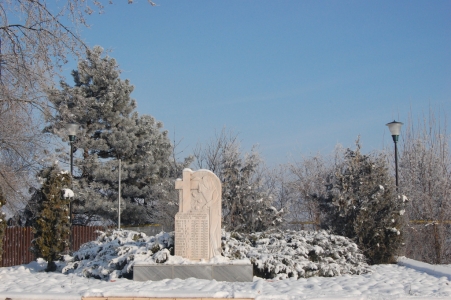 MD, Orasul Hincesti, Monument Eroilor căzuți pentru apărarea integrității și indepenții Republicii Moldova