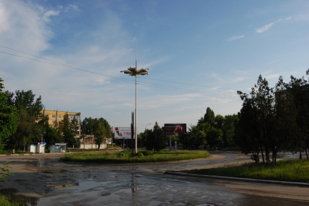 MD, Orasul Nisporeni, Intersectia circulara a strazilor Suveranitati si Chisinaului