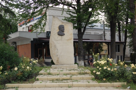 MD, Orasul Chisinau, Monument lui Pan Halipa 1883-1979