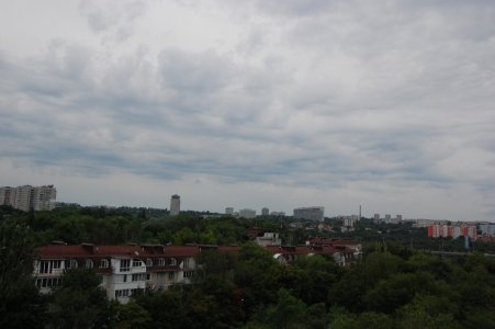 MD, Orasul Chişinău, Parcul Valea Trandafirilor, Vedere de pe Roata Dracului spre sectoul Botanica strada Trandafirilor
