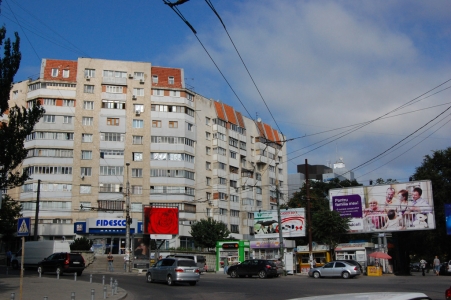 MD, Orasul Chişinău, Intersecția străzilor Bănulescu Bodoni și Cosmonauților, Market Fidesco