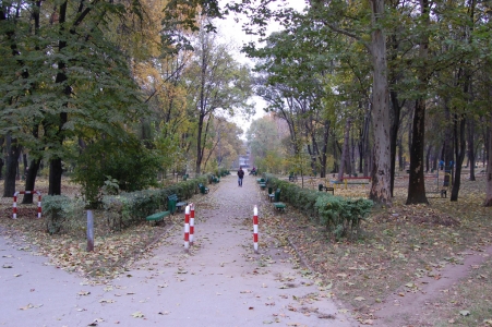 MD, Orasul Chişinău, Parcul Alunelul, Întrarea in parca de pe strada Milano
