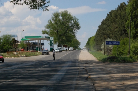 MD, Raionul Străşeni, Satul Cojuşna, Drumul R1,A273, Ungheni-Chisinau, Intrarea in satul Cojusna