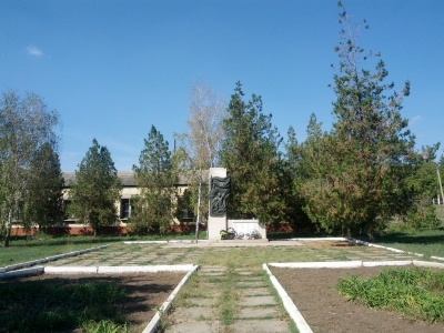 MD, Raionul Cahul, Satul Baurci-Moldoveni, Monument soldatului necunoscut