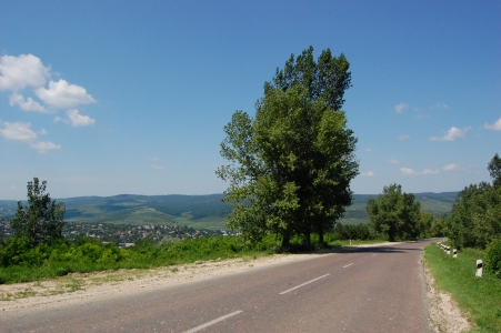 MD, Raionul Călăraşi, Satul Răciula, Drumul R20 Calarasi-Rezina, Vedere spre satul Raciula