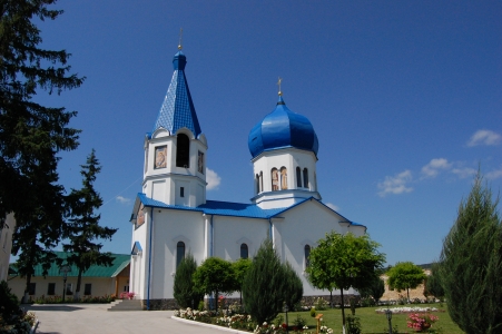 MD, Raionul Călăraşi, Satul Frumoasa, In curtea manastirii Frumoasa, Biserica