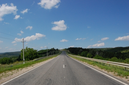 MD, Raionul Nisporeni, Satul Iurceni, Drumul M1 Leuseni-Chisinau linga satul Iurceni