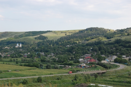 MD, Raionul Hînceşti, Satul Drăguşeni, Vedere spre satul Draguseni, Biserica, Podul peste Cogilnic