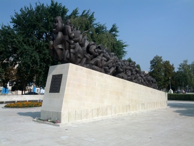 MD, Orasul Chişinău, Gara Feroviara, Monument In Memoria Victimelor Deportarilor Regimului Comunist, Vedere din fata