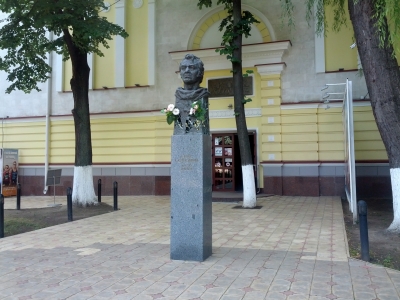 MD, Orasul Chişinău, Monument lui Emil Loteanu