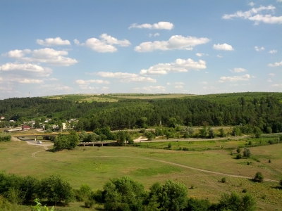 MD, District Criuleni, Satul Ciopleni, Vedere de pe deal spre intersectia drumurilor M21 si R4