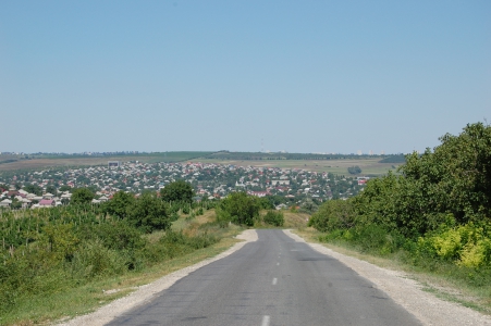 MD, Orasul Ialoveni, Vedere de pe drumul L461 Molesti-Ialoveni