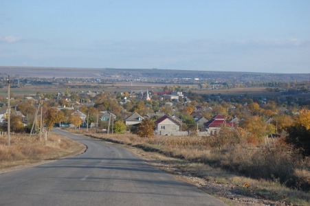 MD, Raionul Dubăsari, Satul Ustia, Drumul L340, Vedere spre satul Ustia