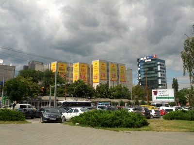 MD, Orasul Chişinău, Vedere spre UNIC, Buticuri de flori, Turkish Airlines