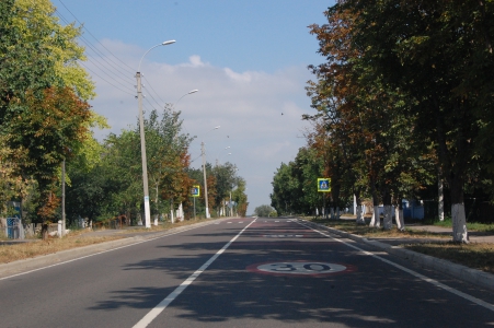 MD, Raionul Floreşti, Satul Prodăneşti, Drumul M2 prin sat, Marcaj rutier