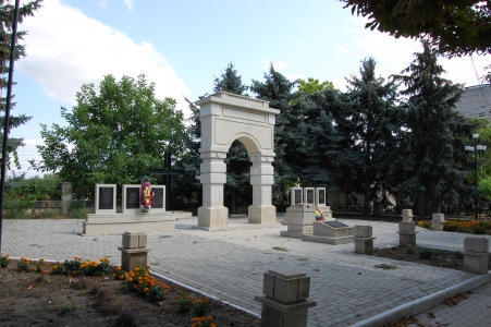 MD, Orasul Soroca, Monument Eroilor cazuti in al 2lea razboi mondial
