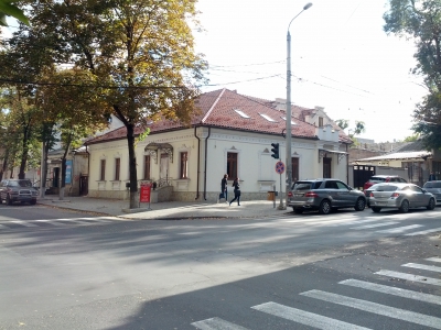 MD, Orasul Chişinău, Casa renovata la intersectia Banulescu Bodoni cu Sciusev