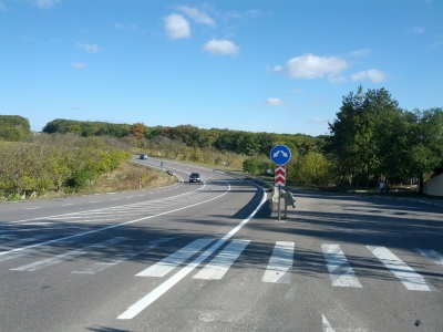 MD, District Ialoveni, Satul Bardar, Drumul national R3  Hincesti - Chisinau, Parcarea de la Cișmea