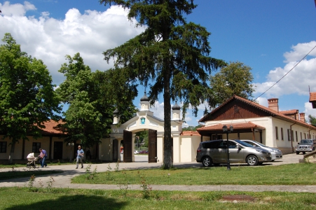 MD, Raionul Străşeni, Satul Căpriana, Manastirea Capriana - Poarta de la intrare